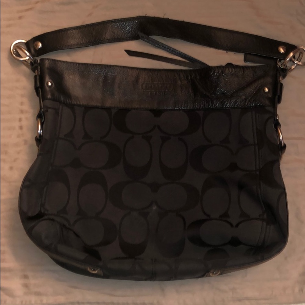 Coach Lg Authentic Black Signature Hobo Plz READ!